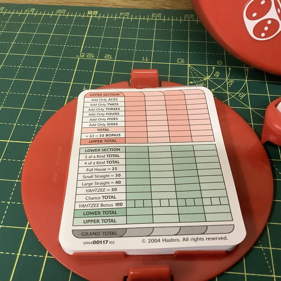 YAHTZEE - TRAVEL VERSION  - DICE GAME - HASBRO 2004 - Image 2 of 4