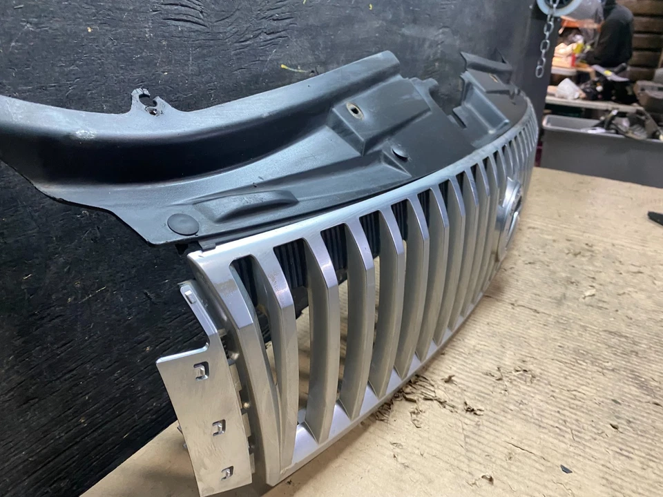 Parrilla superior delantera Mercury Montego 2005 2006 2007 OEM V4312 DG Foto 3 de 4