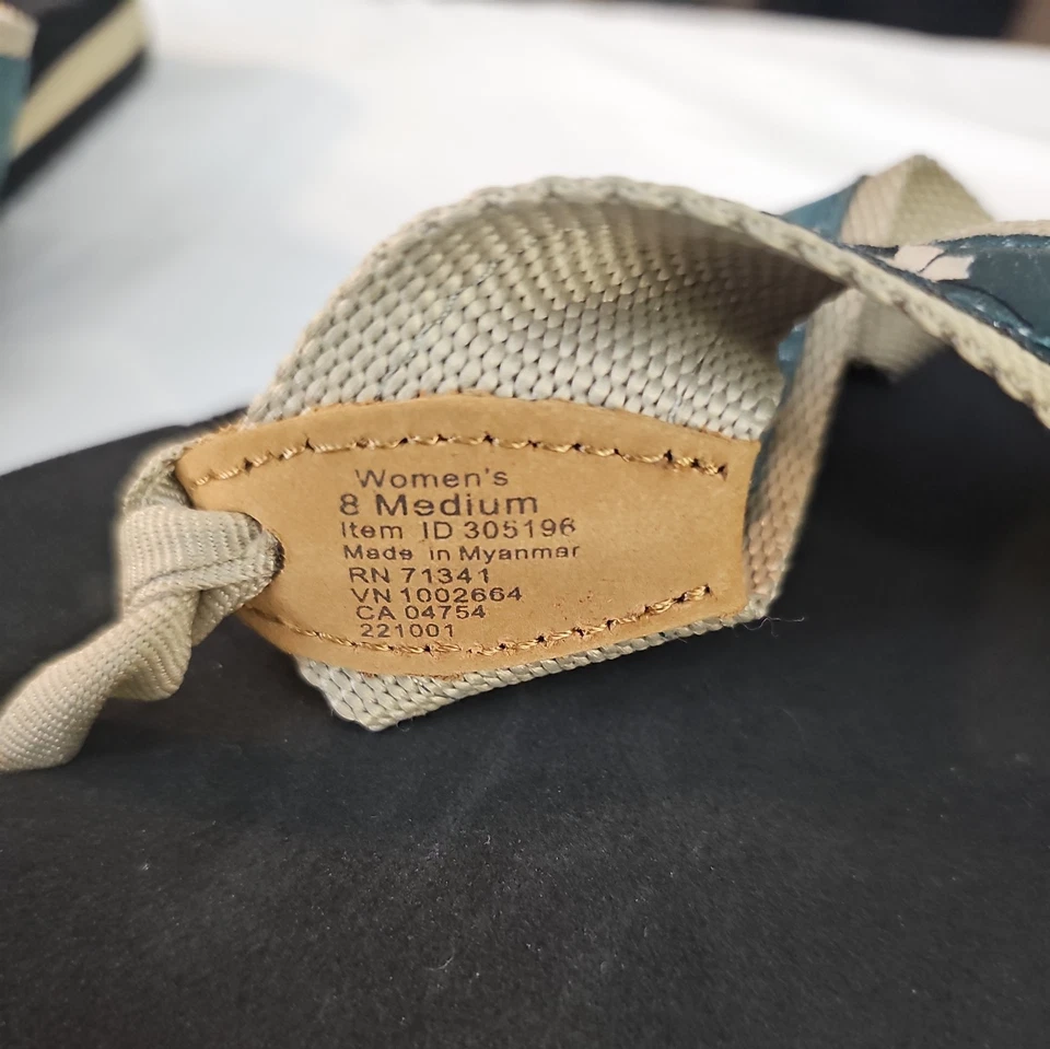 LL Bean Women Size 8 Black Foam Thong Pool Beach Outdoor Flip Flops Dragonflies - Image 3 of 4