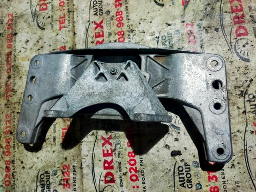 BMW 5er E60/E61 525D M57 Automatikgetriebeträger 676106