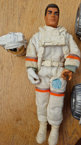3 X 1990's Action Man With Fuzzy Hair Moon Buggy Outfits & Weapons - Picture 3 of 4