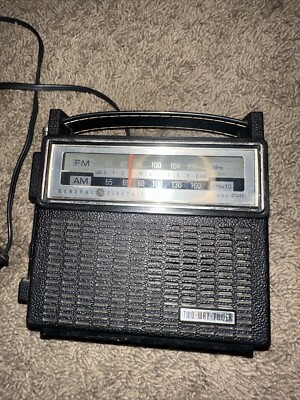 General Electric Vintage GE AM FM Portable Radio Model No. 7-2818F