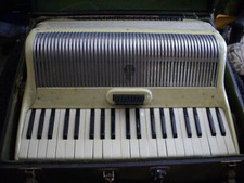 VINTAGE Scandalli Accordion Model 111 113145-1 KO LOC EE-6  Made ItalyU