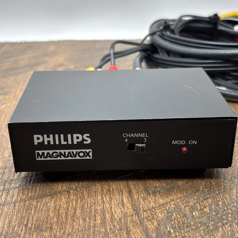3G Vintage Gaming RF Modulator - Philips Magnavox PM61138 AV TV Switch Box - Image 2 of 4