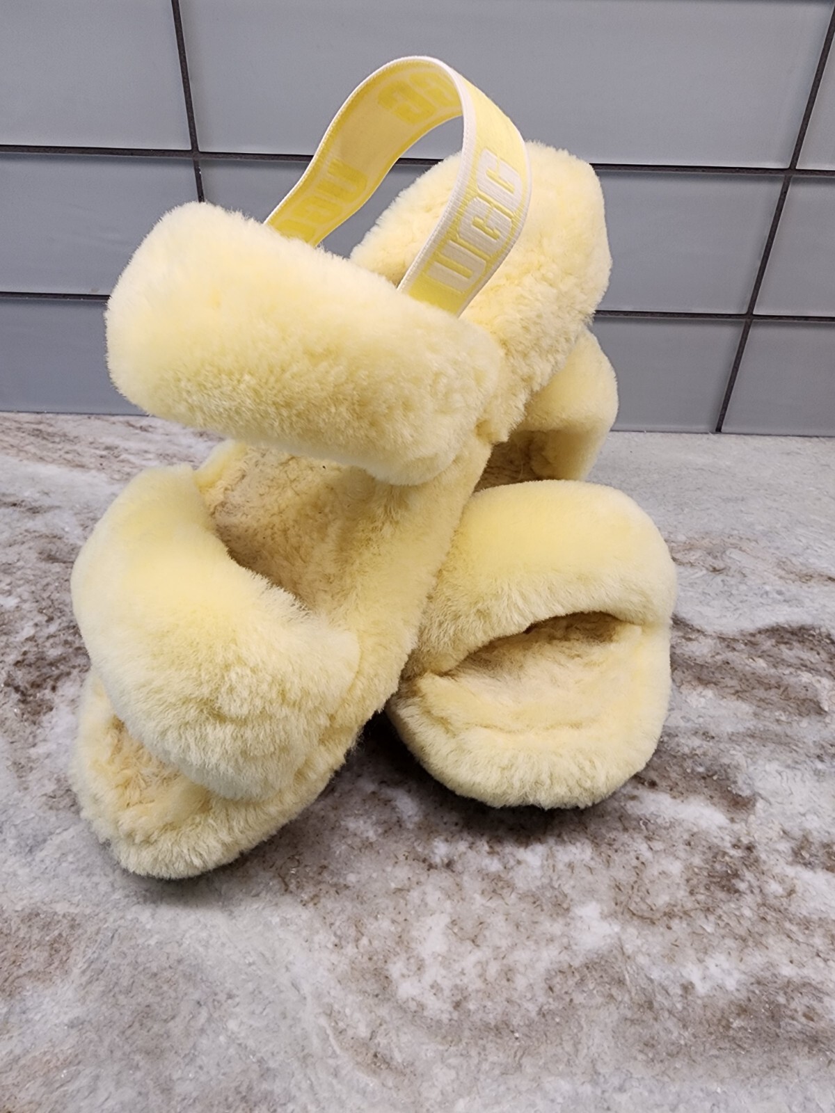 PANTOFOLA D’ORO UGG Oh Yeah pantofole slide in pelliccia gialla taglia 8