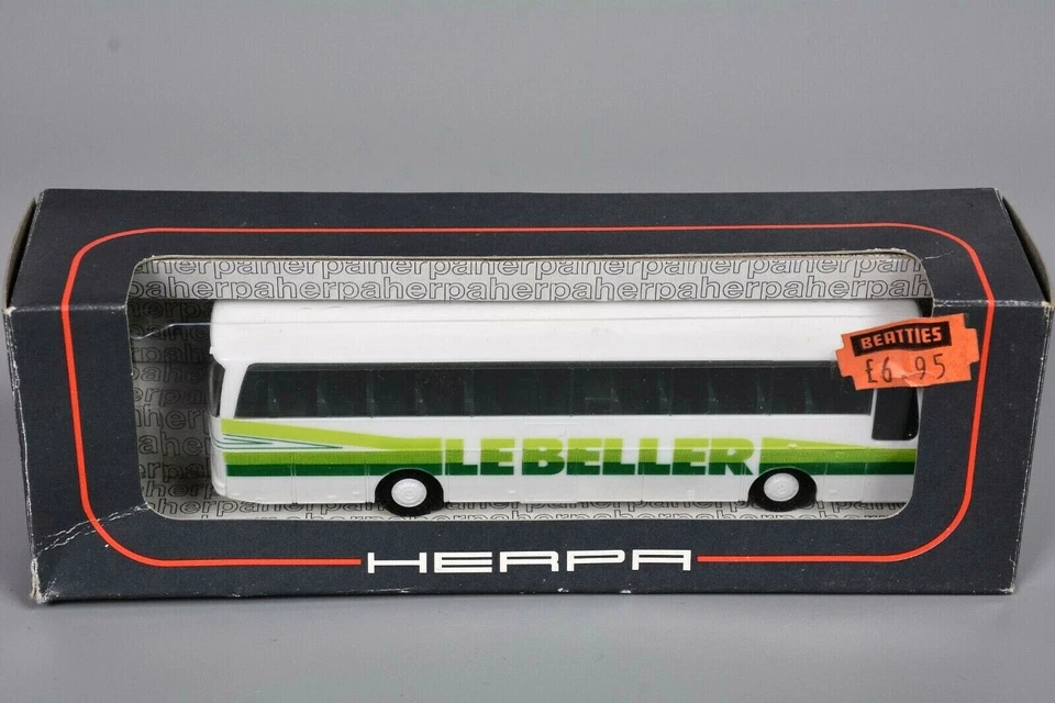 Autocar de plástico Herpa Lebeller 1/87, verde/blanco, en caja Foto 2 de 3