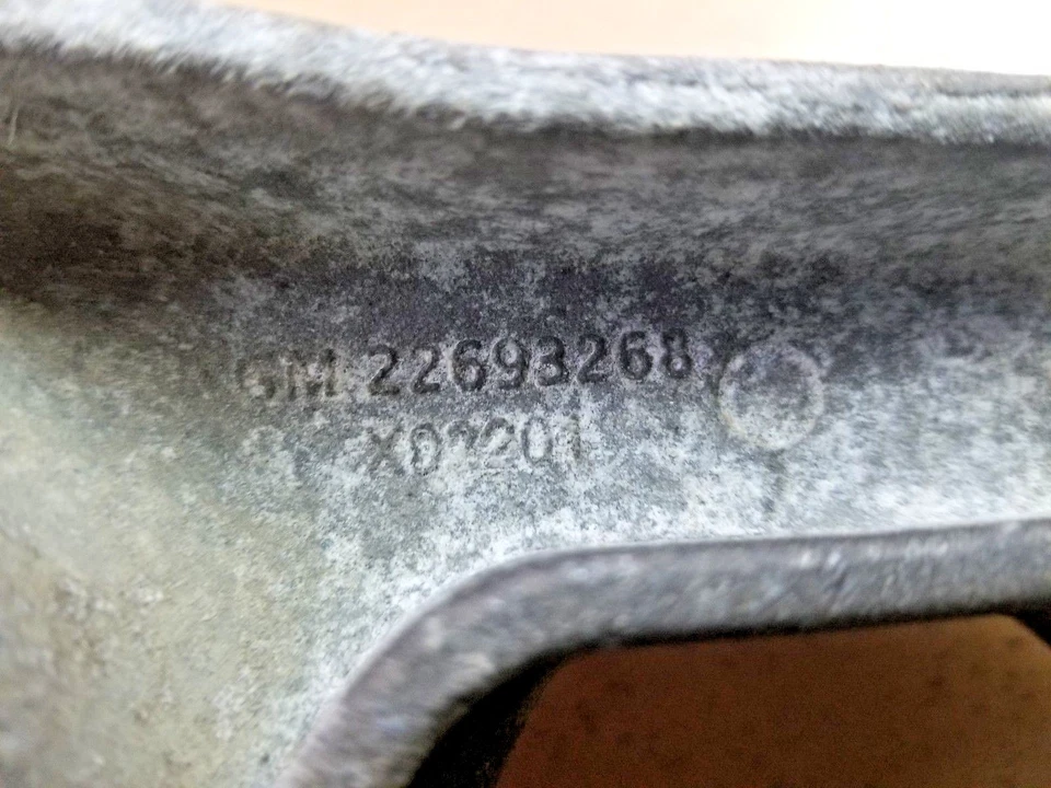 2005-2010 Chevrolet Cobalt Front Automatic Transmission Mount OEM 22693268 - Image 3 of 4