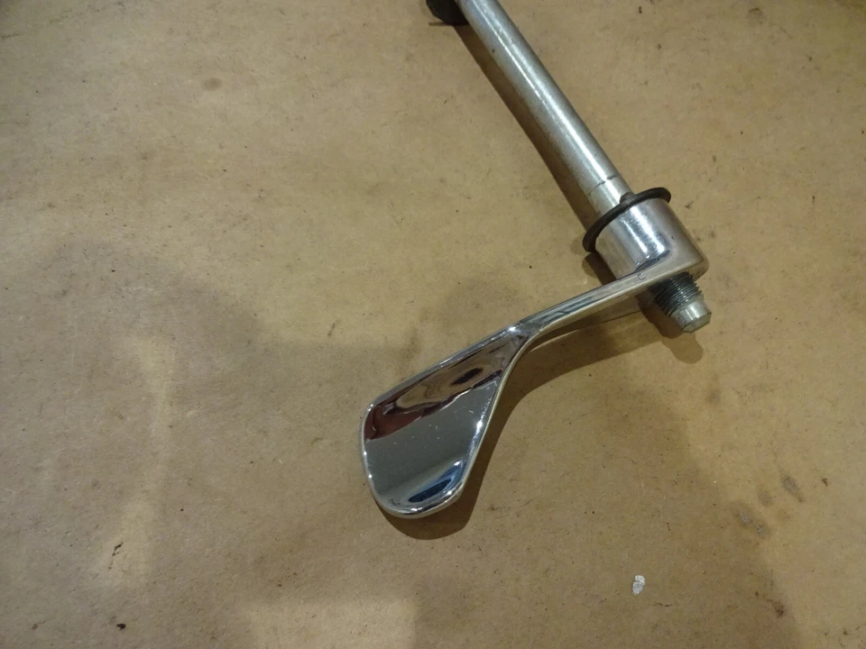 Ferrari Mondial - Palanca ajustadora para columna de dirección - P/N 112107 Foto 2 de 4