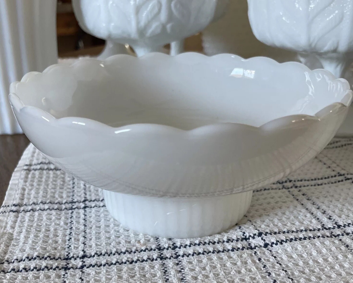 Vintage E.O. Brody Company Milk Glass Scalloped Candy Dish Bowl M2000