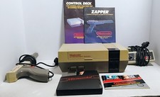 VTG NINTENDO ENTERTAINMENT SYSTEM NES-001 W 2 CONTROLLERS  LIGHT ZAPPER WORKING