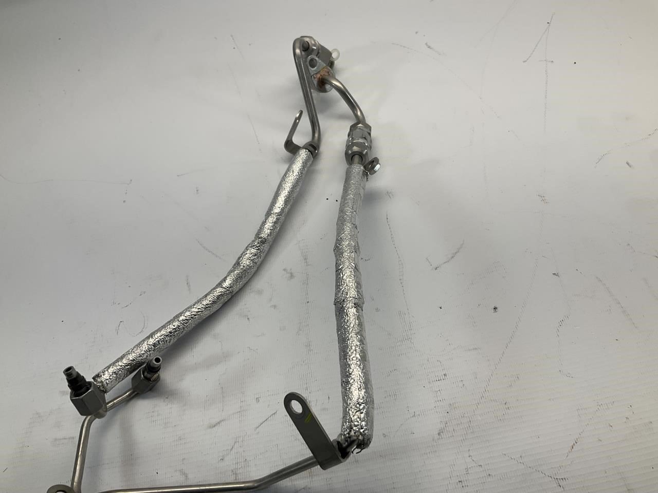 22-24 Ferrari SF90 Oil Delivery Tube Pipe Turbo Pair Q