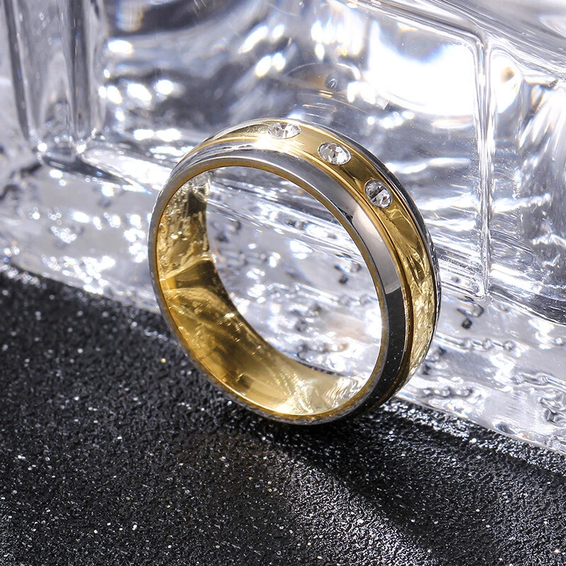 Anillo de compromiso enchapado en oro de 18 quilates con banda de circonita cúbica AAA para mujer de acero titanio de 6 mm talla 6-10 Foto 3 de 4