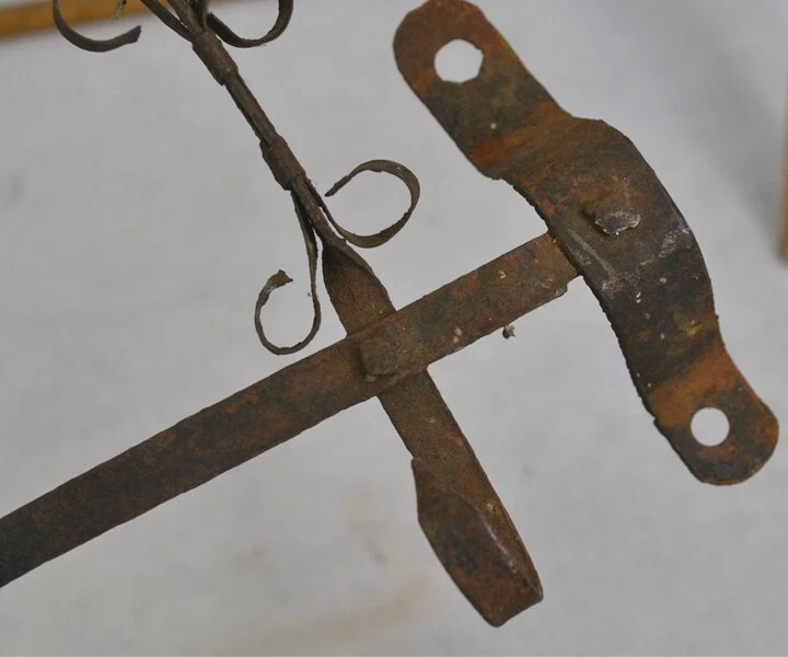 антикварные крючки настенное крепление причудливое вьющееся железо ручной работы примитив 19 в оригинал - Изображение 3 из 4