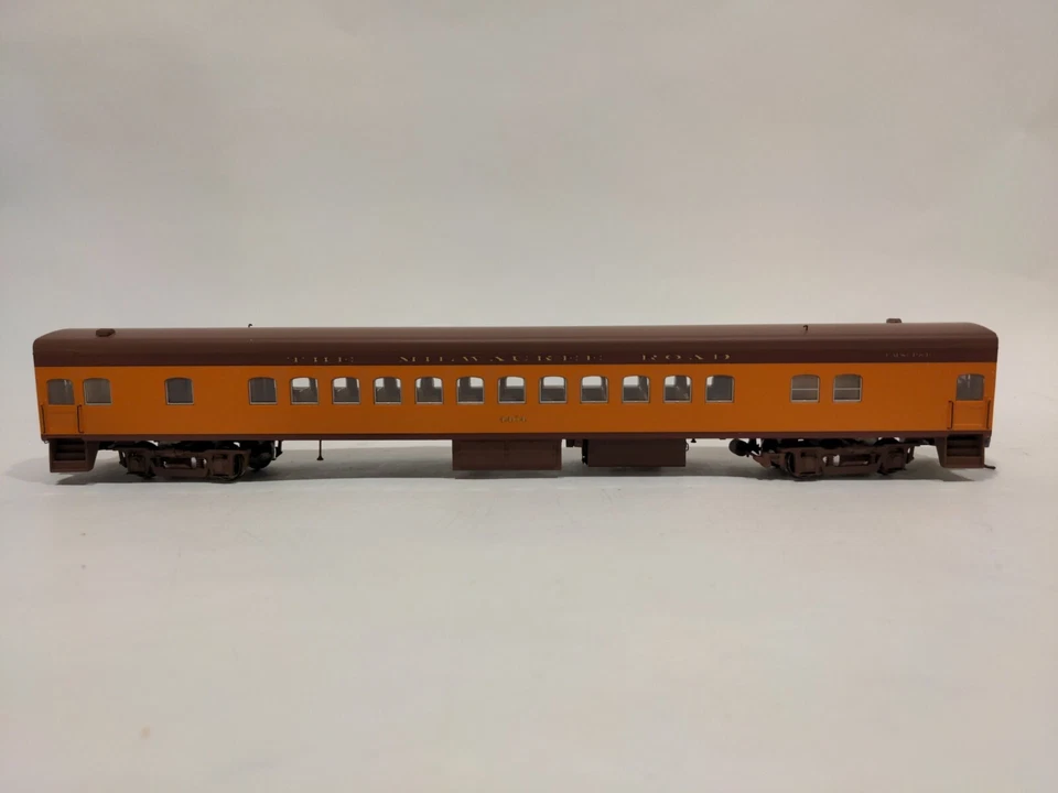 HO Fox Valley Models Milwaukee Road Coach Passenger Car Hiawatha MILW 4404 - Image 3 of 4