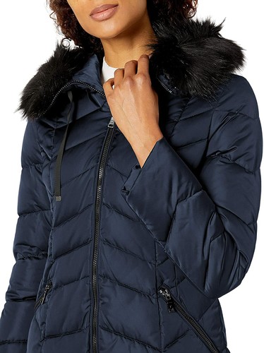 Weight Puffer Coat with Faux Fur Hood 