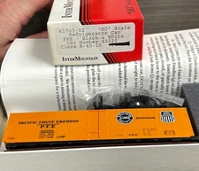Intermountain Railway HO Kit #41703-02 Refrigerator Car PFE Black & White #42220