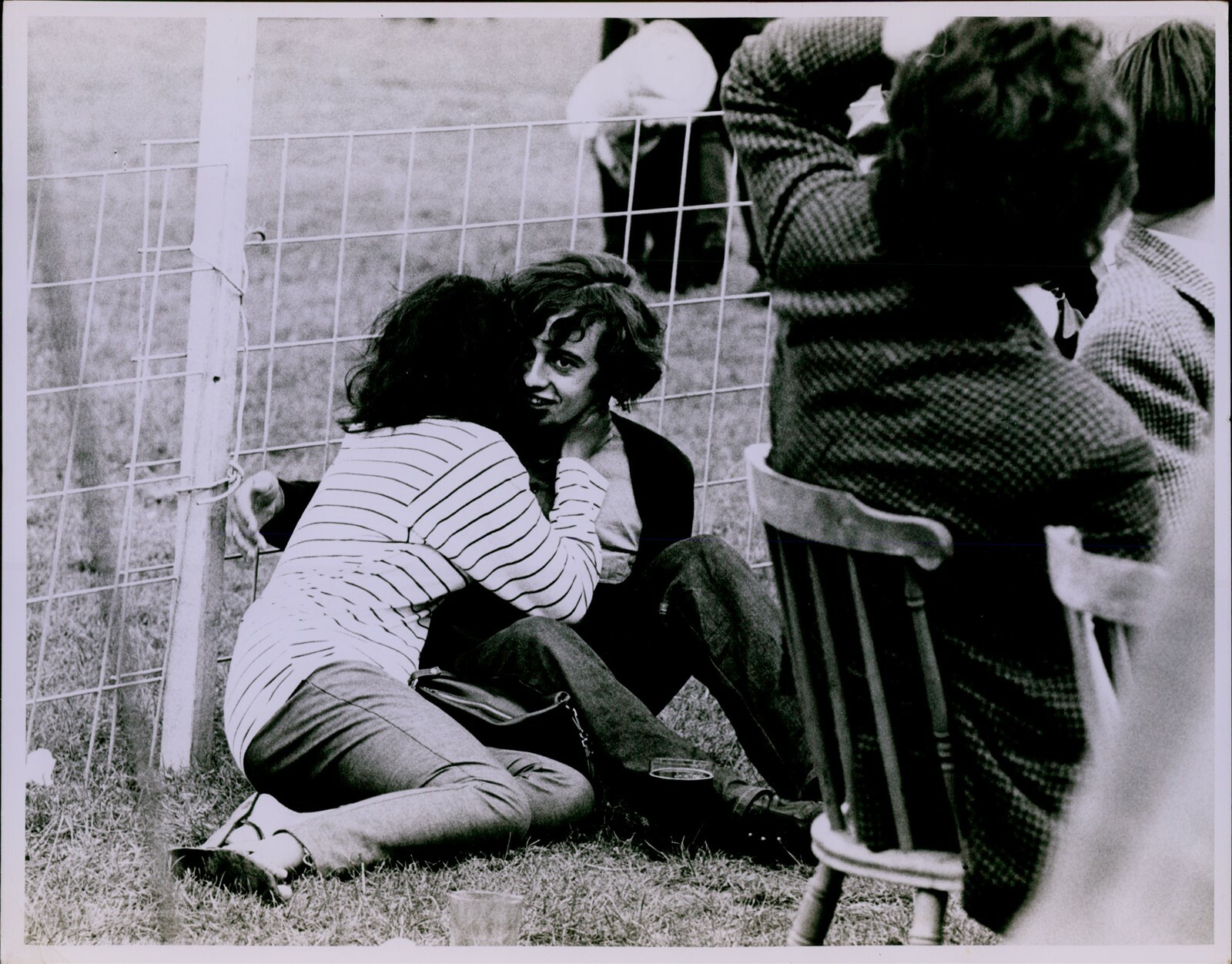 GA35 Original Eric Wilkins Photo BRITISH GIRLS Couples Romance Snogging