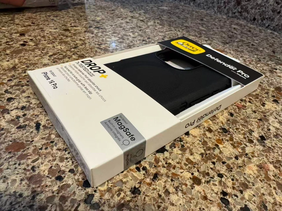 Funda OtterBox Defender Pro Series con MagSafe para Apple iPhone 16 Pro Max Foto 4 de 4