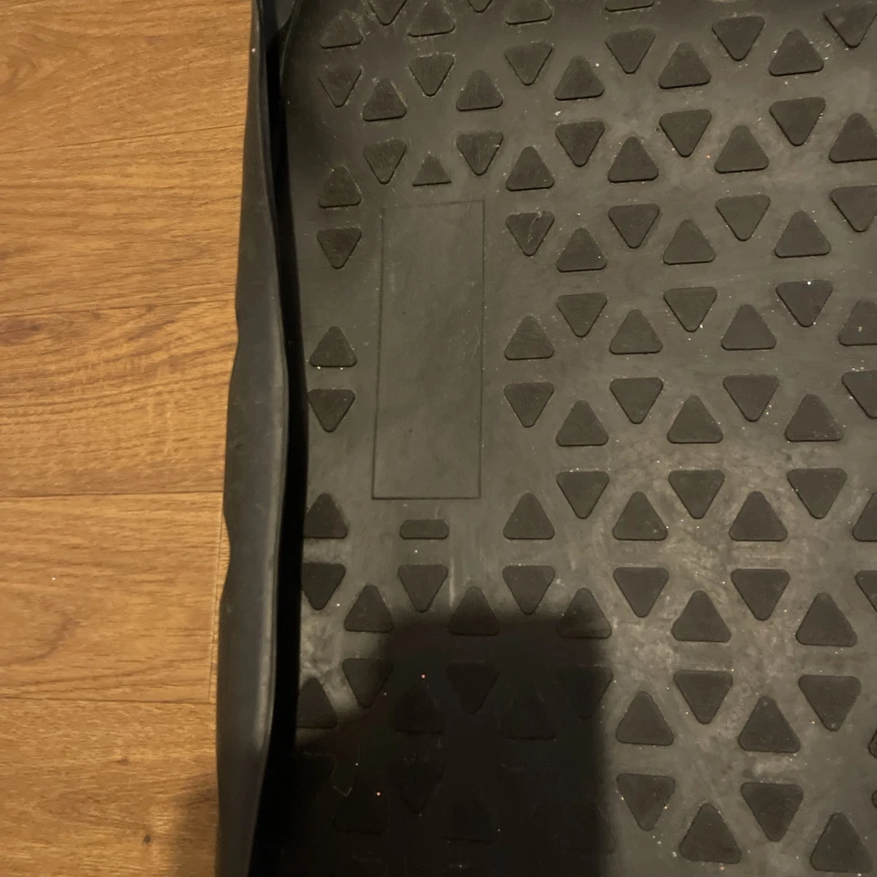 Mitsubishi Outlander PHEV 2014 + всепогодный литой загрузки вкладыш б/у отличном состоянии - Изображение 2 из 4