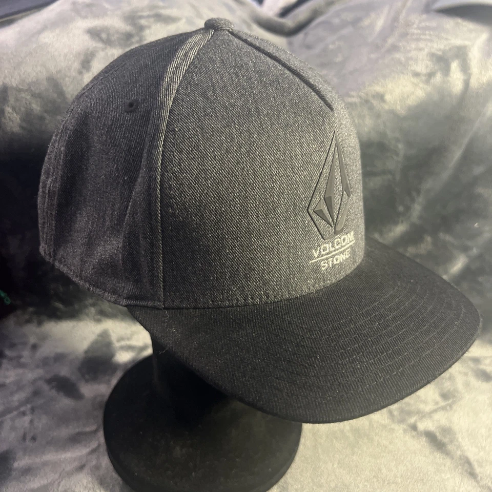 Volcom Hat Cap Adult Trucker Black Logo Snapback EUC Ships Free Very Nice Lid - Image 3 of 4
