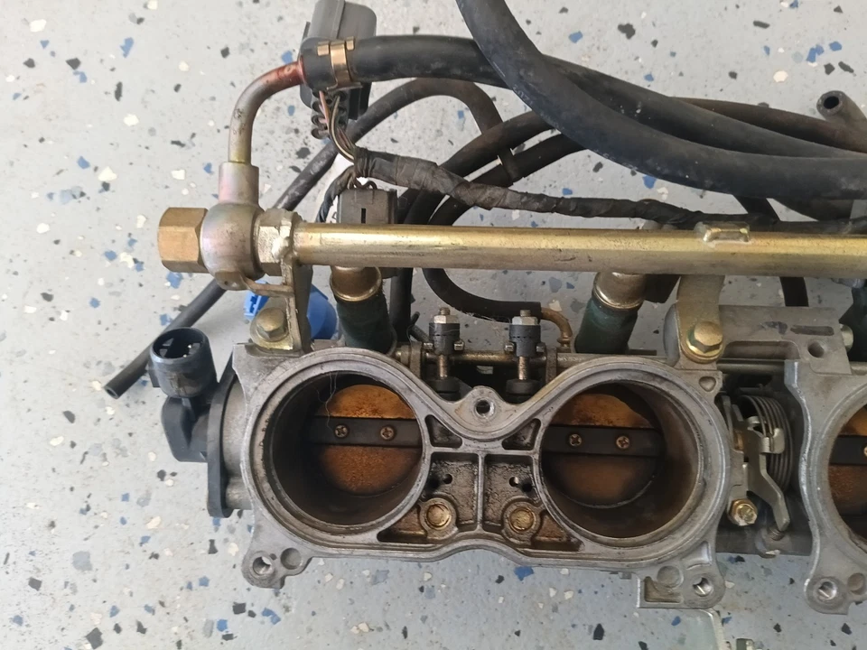 Honda cbr954rr CBR 954 RR 2003 carrocería del acelerador inyectores de combustible Foto 3 de 4