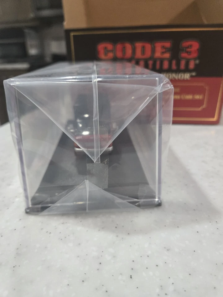 Code 3 Chicago FD Ford E350 Special Operations Unit 561 1 64 #12062 - Image 2 of 4