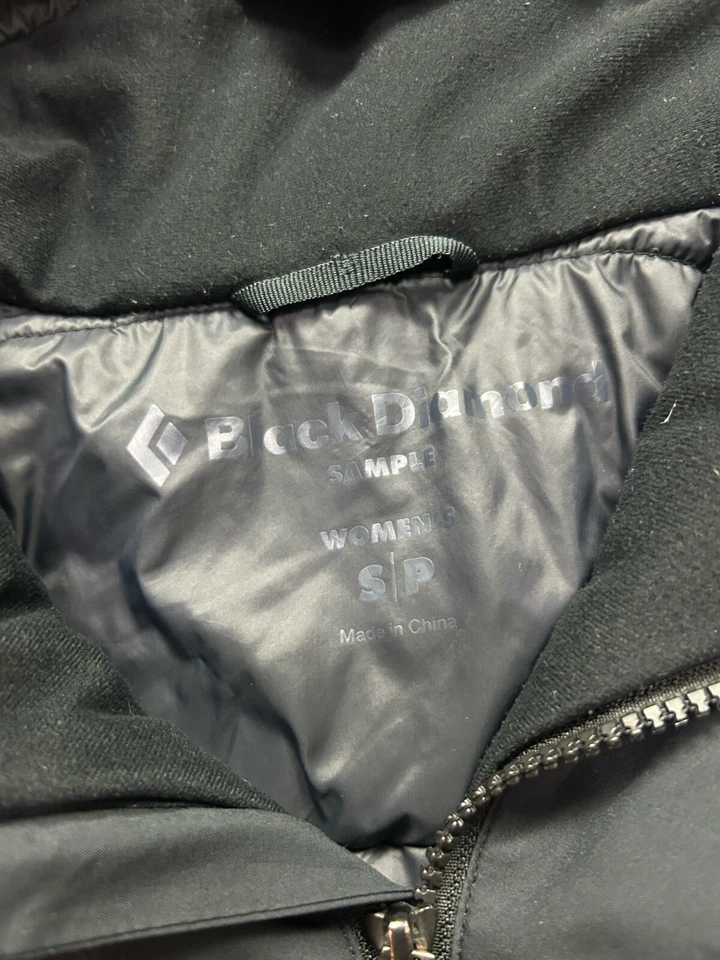 Sudadera con capucha Black Diamond Heat Treat para mujer pequeña negra hinchada Thermolite 100 g aislante Foto 3 de 4