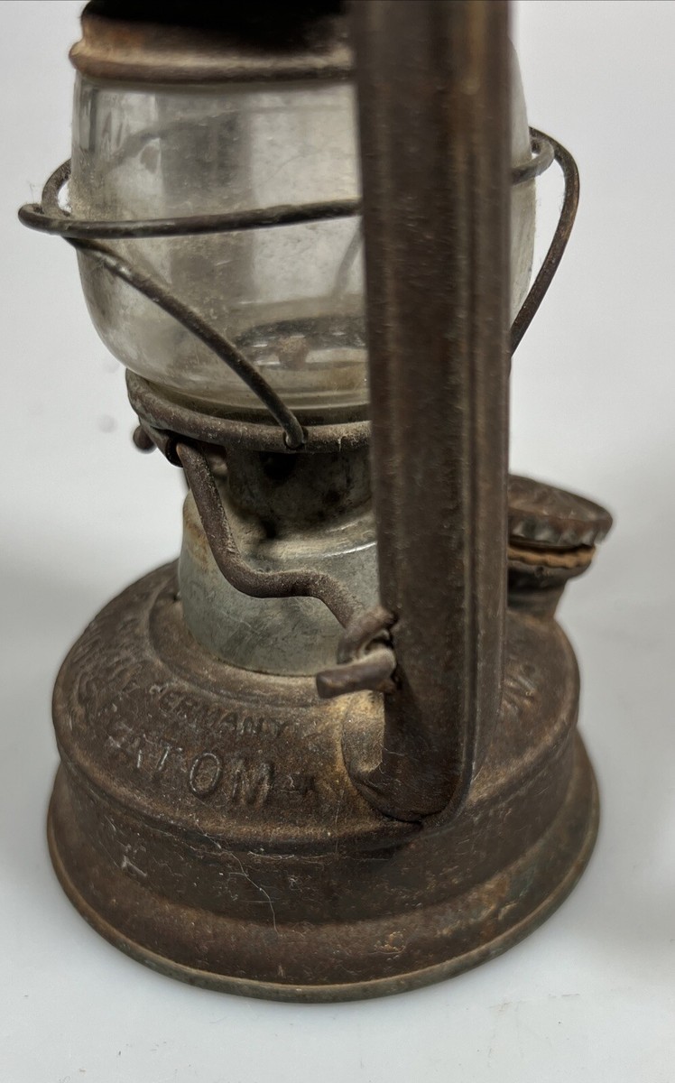 Small 1940s Feuerhand Nr. 75 Atom Kerosene Hurricane Lantern