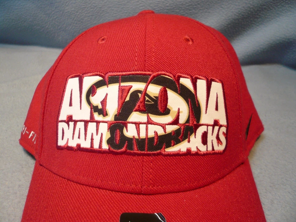 Nike Arizona Diamondbacks L-XL NUEVO Curvo Bill Sombrero Gorra D-Backs Béisbol Foto 3 de 4