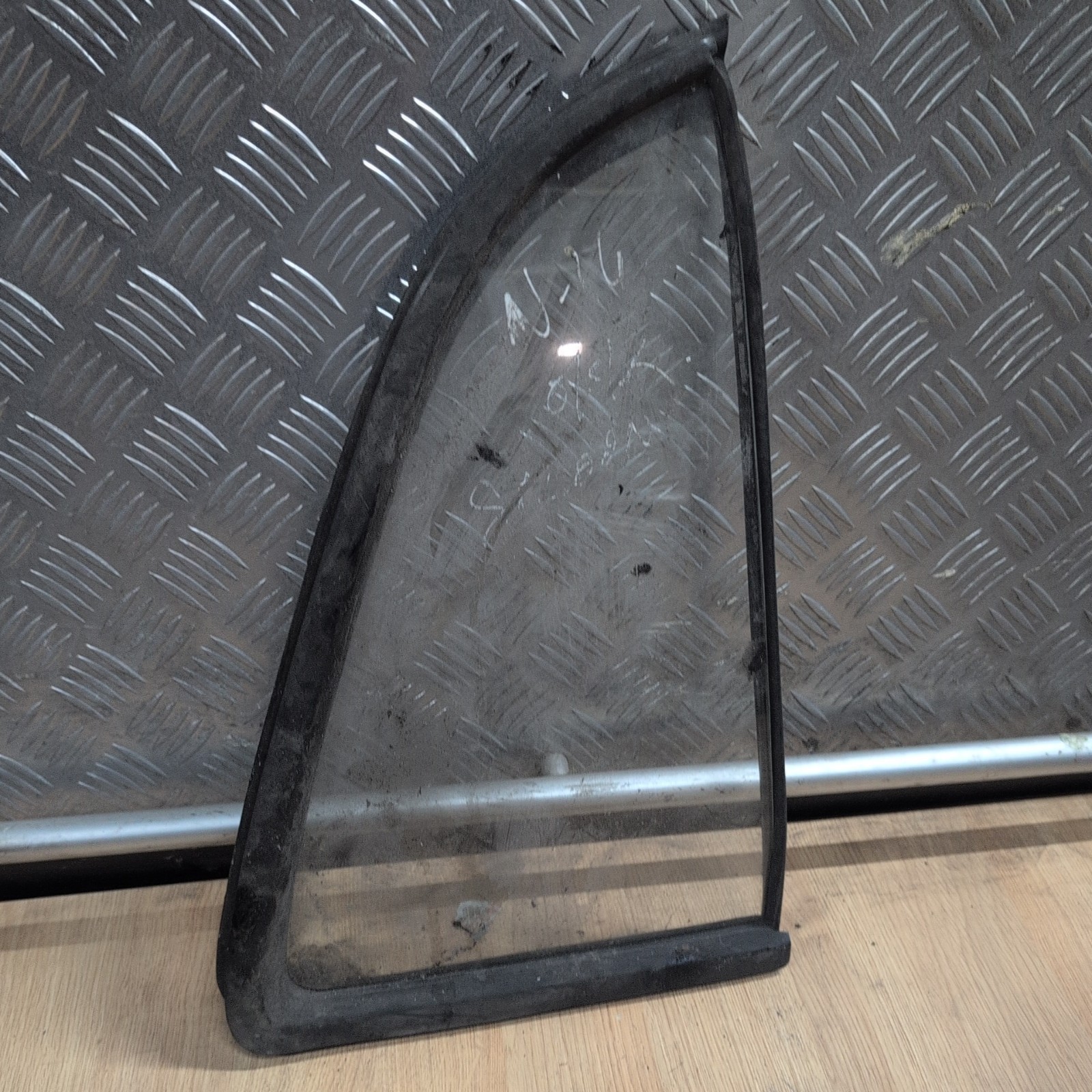 NISSAN SUNNY N14 1/4 VENTANA LATERAL CUARTO CRISTAL CONDUCTOR DERECHO O/S/R 1991 - 1996