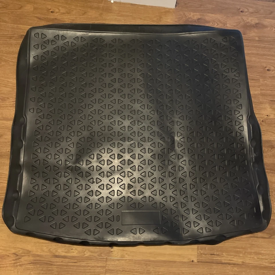 Mitsubishi Outlander PHEV 2014 + всепогодный литой загрузки вкладыш б/у отличном состоянии - Изображение 4 из 4