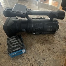 Sony HDR-FX1 HDV MiniDV Camcorder 12x Optical Zoom LCD Screen Built-in Mic