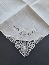 Vintage Ladies Hankie Embroidered White Floral Corner Lace