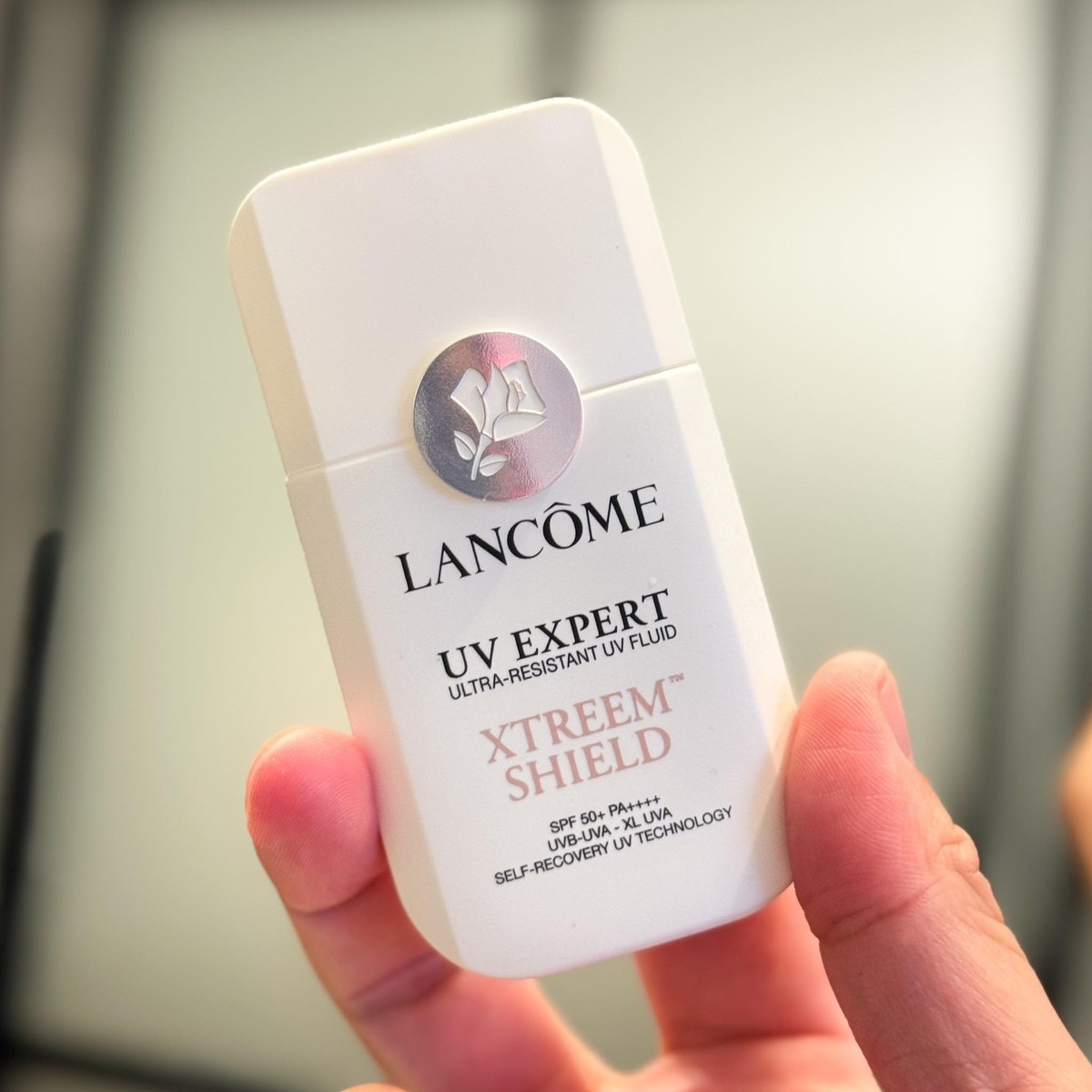日焼け止め LANCOME UV EXPERT DNA SHIELD SPF50 UV Expert Aguagel Defense SPF 50 Sunscreen for Face - Lancôme