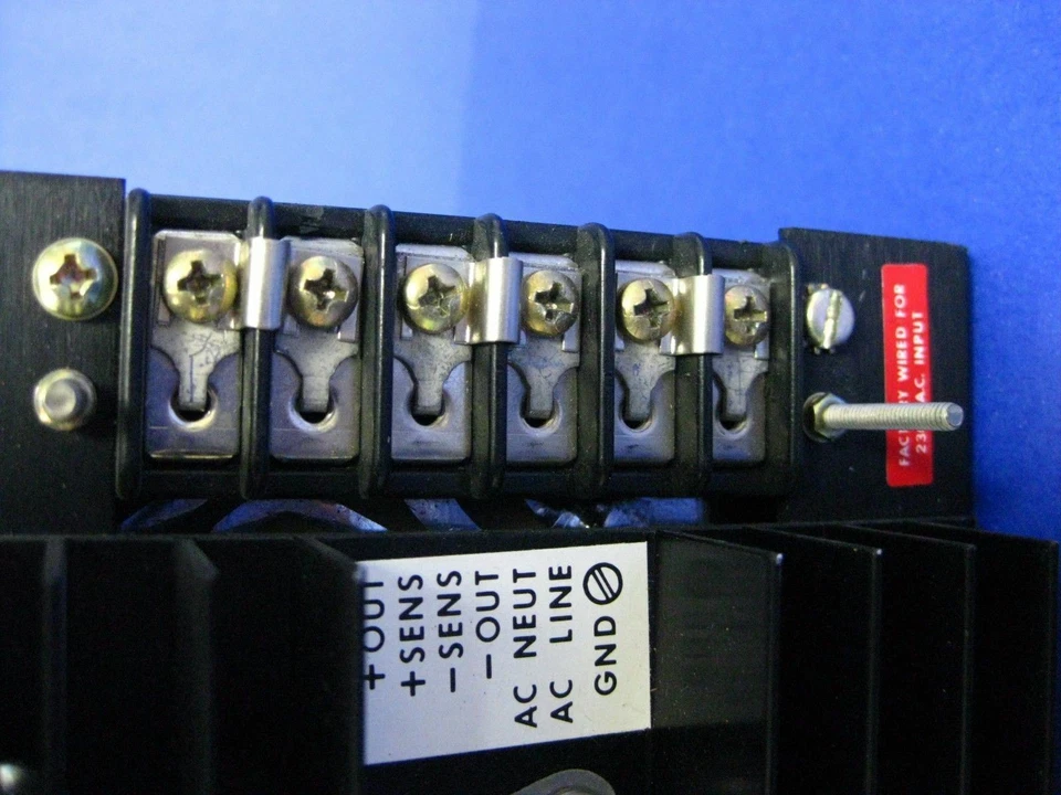 Fuente de alimentación ACDC Electronics 24N5.4-9 24V@5.4A, 230 VAC Foto 3 de 4