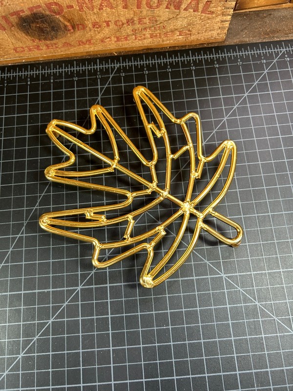 Vintage Gold Tone Metal Leaf Trivet Hot Plate Kitchen Table Decor 8" x 6.5"