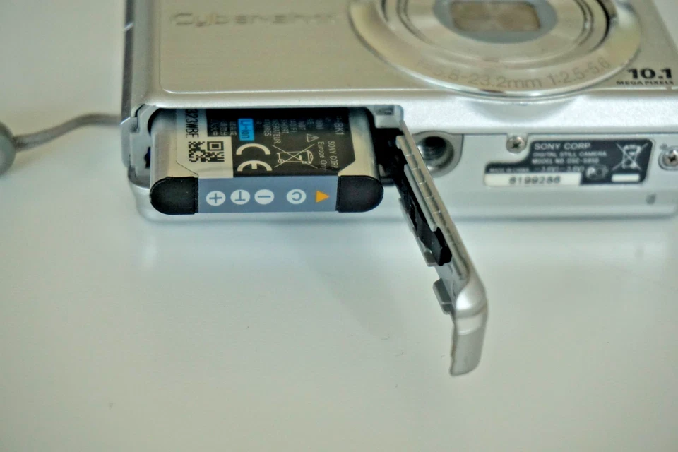 Sony Cyber-shot DSC-S950 – Kompaktkamera 10.1 MP (ungetestet, Daher Als Defekt) - Bild 4 von 4