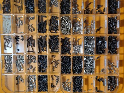 Märklin Zylinderschrauben Sechskantschrauben Ansatzschrauben Muttern Auswahl