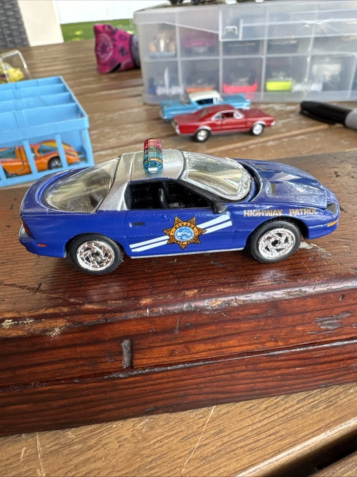 Chevy Camaro Highway Police 1997 - Hot Patrol azul - ruedas de colección Real Riders Foto 3 de 4