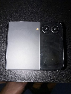 Samsung Galaxy Flip 4 Unlocked Smartphone