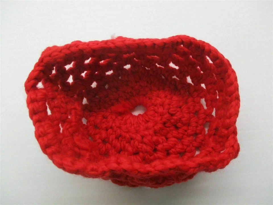 new HANDMADE Hat Toddler Girl's Bow Detail Red/White Chunky Crochet Beanie - Image 4 of 4