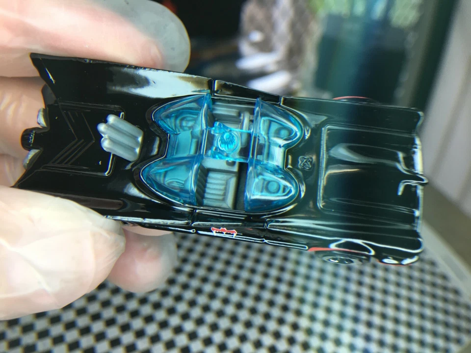 HOT WHEELS BATMOBILE 2007 FIRST EDITIONS NO. 15/36 Short Card Custom W/figures🔥 - Image 2 of 4