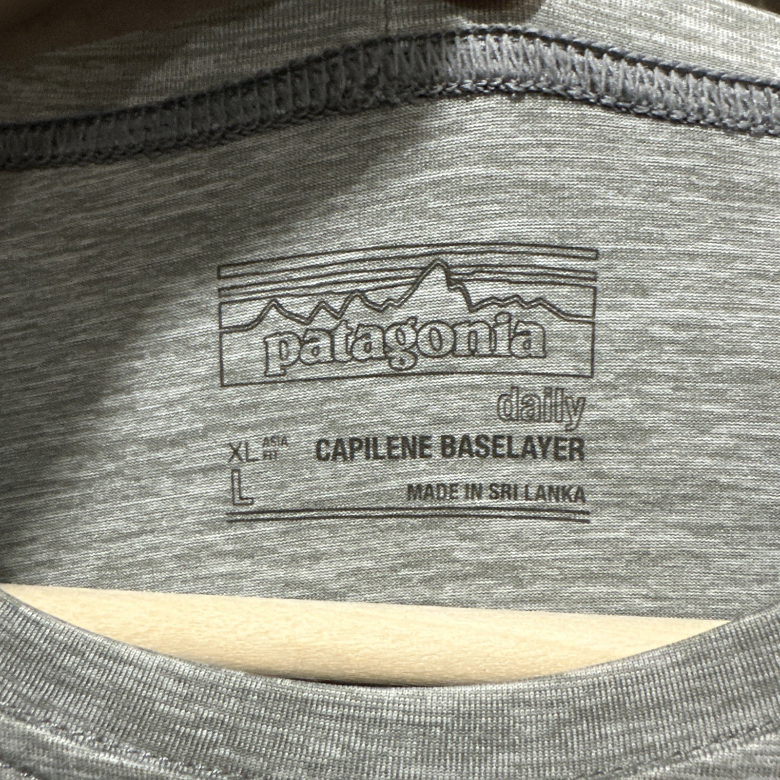 Patagonia Men's Long-Sleeve Shirt Size L Capilene Base layer Daily Heather Gray thumbnail 3