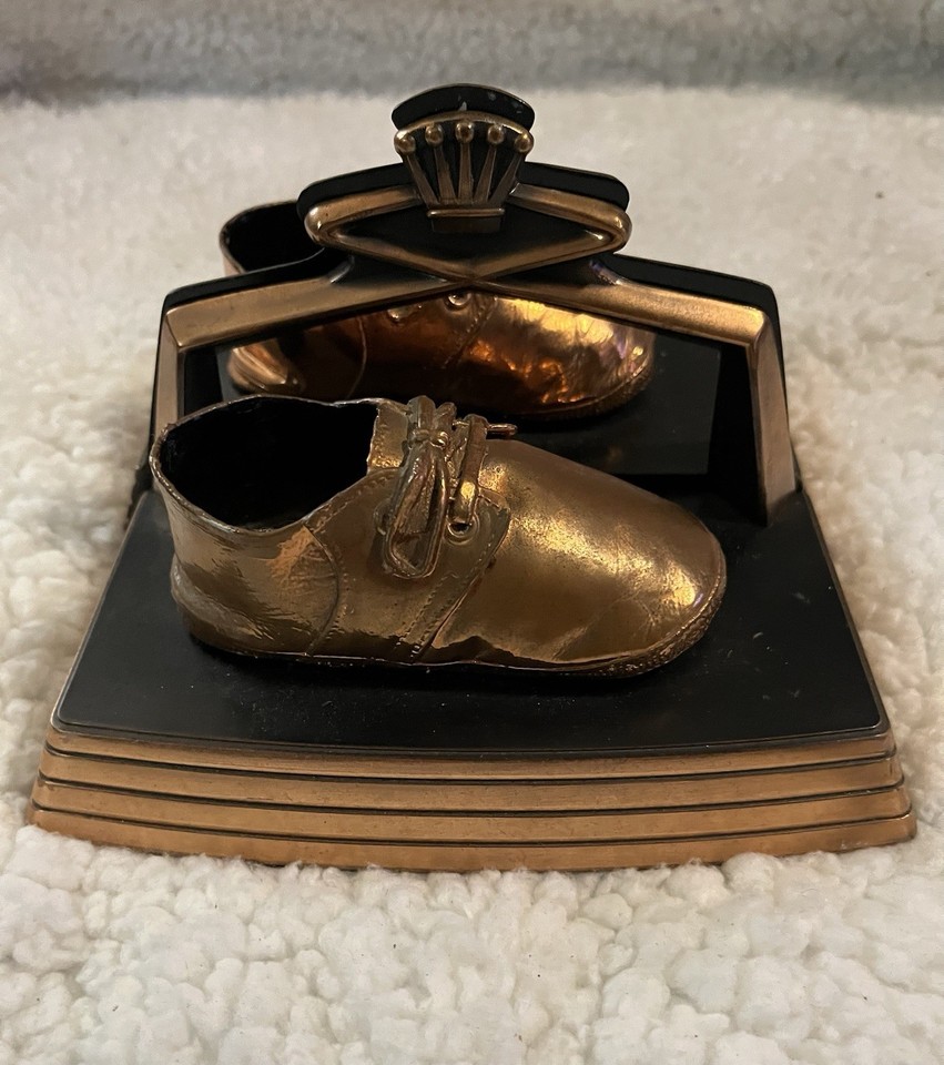 Copper-plated baby shoe bookends in full Art Deco style — a genuinely rare mid-century desk set that's equal parts nostalgic and visually arresting.