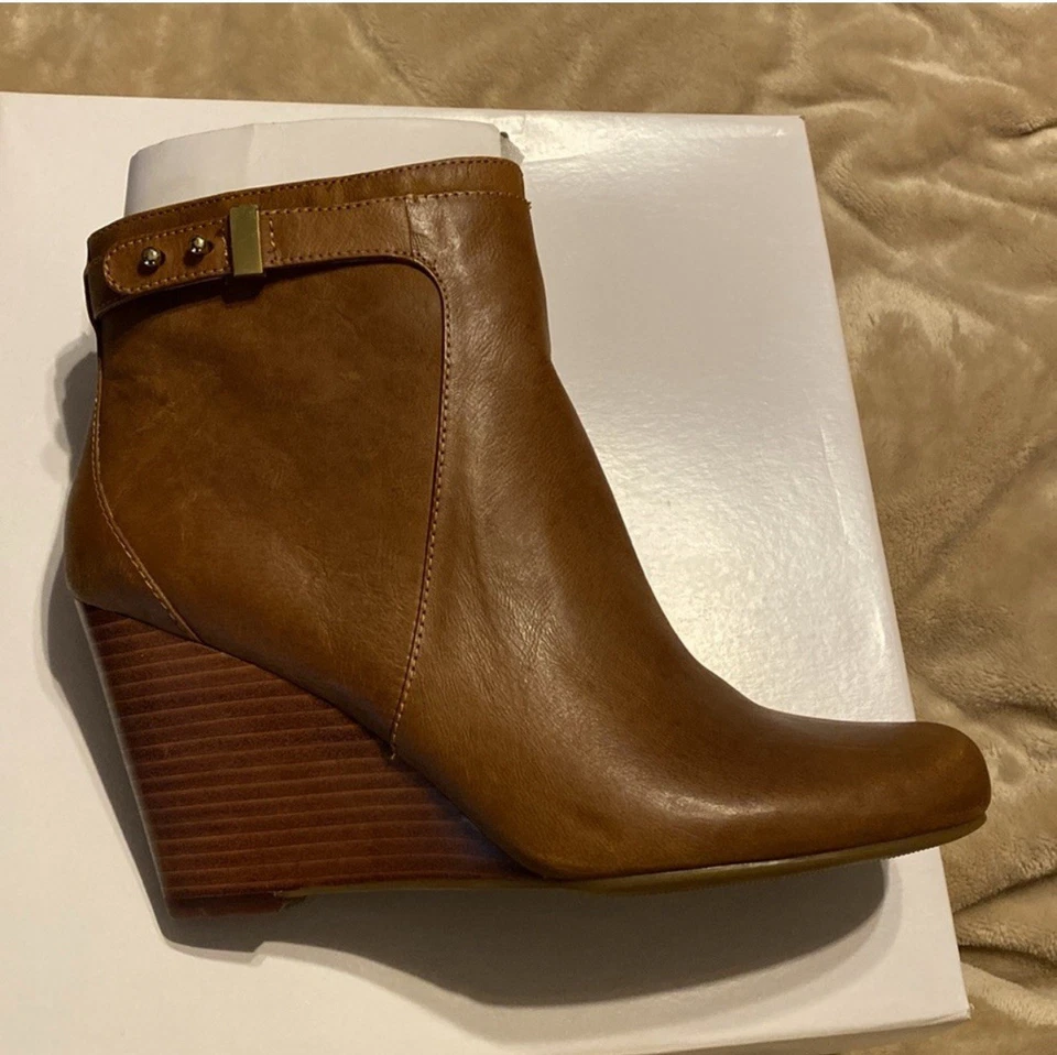 Isaac Mizrahi Vicky Cuero Cuña Botín/Botín NUEVO Foto 2 de 4