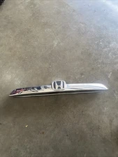 07-11 HONDA CRV REAR TRUNK LID TAIL GATE LIFT GARNISH TRIM MOLDING W/ EMBLEM OEM