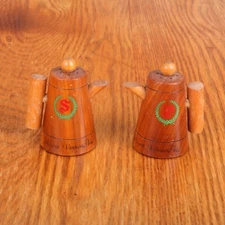 Vintage Mount Vernon Virginia Wood Teapot Shape Salt & Pepper Shakers