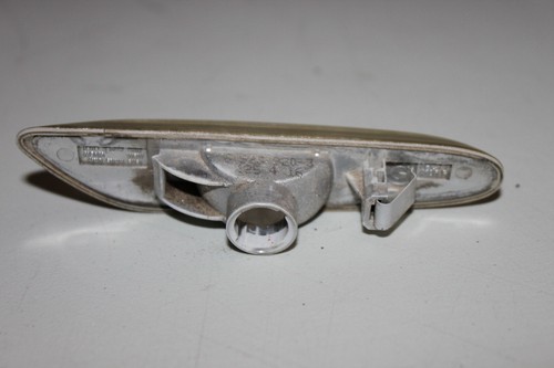 OEM 2004-2010 BMW 5 Series E60 530i 535i 545i RH Fender Side Marker Light Lens - Picture 2 of 5