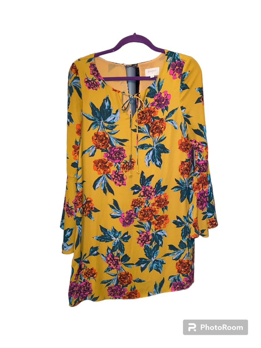 Everly dress floral print long bell style sleeves keyhole opening lined  size Med