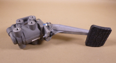 New Genuine Bendix E-7 Series Dual Circuit Heavy Duty Foot